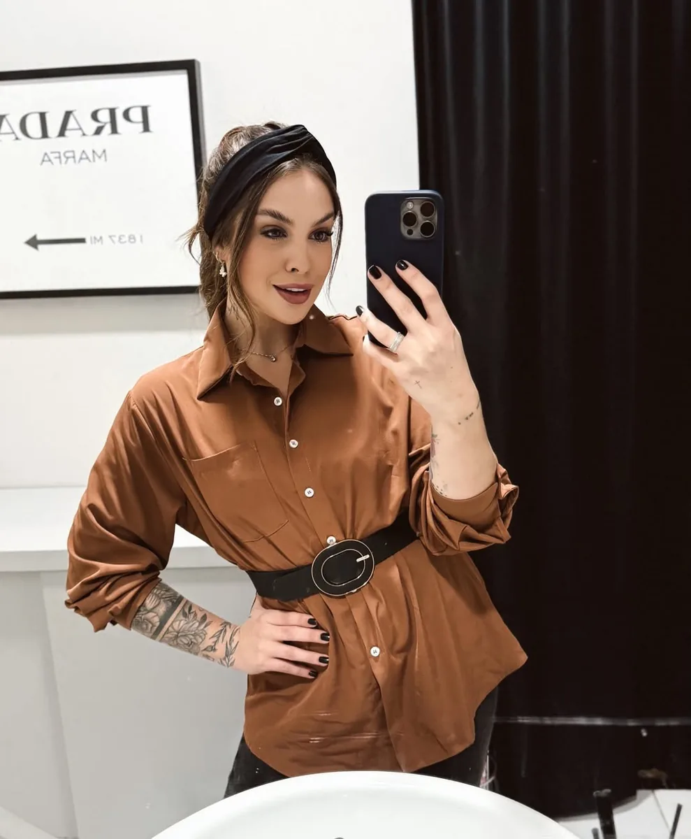Marília Favaretto em registro de beleza e estilo pessoal
